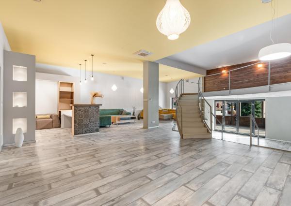 ZNÍŽENÁ CENA!!! SENEC – NA PREDAJ atraktívny, viacgeneračný 6 izbový rodinný dom s priestranným podnikateľským priestorom – polyfunkcia, v lukratívnej a vyhľadávanej časti mesta.