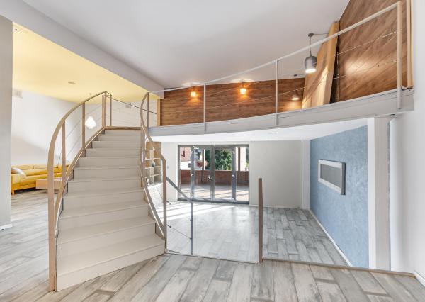 ZNÍŽENÁ CENA!!! SENEC – NA PREDAJ atraktívny, viacgeneračný 6 izbový rodinný dom s priestranným podnikateľským priestorom – polyfunkcia, v lukratívnej a vyhľadávanej časti mesta.