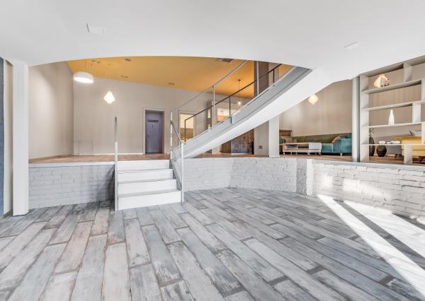 ZNÍŽENÁ CENA!!! SENEC – NA PREDAJ atraktívny, viacgeneračný 6 izbový rodinný dom s priestranným podnikateľským priestorom – polyfunkcia, v lukratívnej a vyhľadávanej časti mesta.