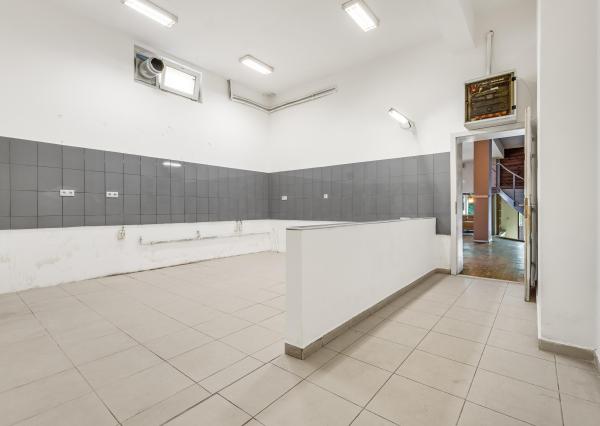 ZNÍŽENÁ CENA!!! SENEC – NA PREDAJ atraktívny, viacgeneračný 6 izbový rodinný dom s priestranným podnikateľským priestorom – polyfunkcia, v lukratívnej a vyhľadávanej časti mesta.