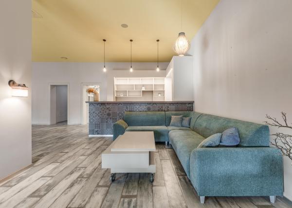 ZNÍŽENÁ CENA!!! SENEC – NA PREDAJ atraktívny, viacgeneračný 6 izbový rodinný dom s priestranným podnikateľským priestorom – polyfunkcia, v lukratívnej a vyhľadávanej časti mesta.