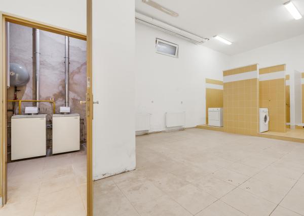 ZNÍŽENÁ CENA!!! SENEC – NA PREDAJ atraktívny, viacgeneračný 6 izbový rodinný dom s priestranným podnikateľským priestorom – polyfunkcia, v lukratívnej a vyhľadávanej časti mesta.