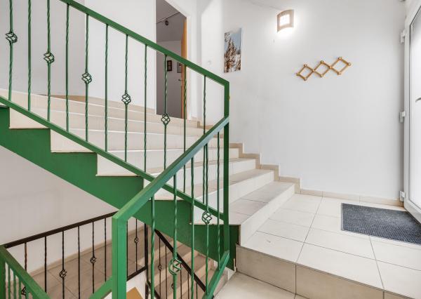 ZNÍŽENÁ CENA!!! SENEC – NA PREDAJ atraktívny, viacgeneračný 6 izbový rodinný dom s priestranným podnikateľským priestorom – polyfunkcia, v lukratívnej a vyhľadávanej časti mesta.