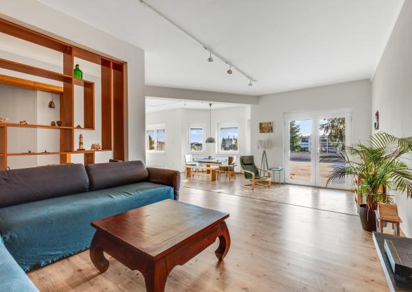 ZNÍŽENÁ CENA!!! SENEC – NA PREDAJ atraktívny, viacgeneračný 6 izbový rodinný dom s priestranným podnikateľským priestorom – polyfunkcia, v lukratívnej a vyhľadávanej časti mesta.