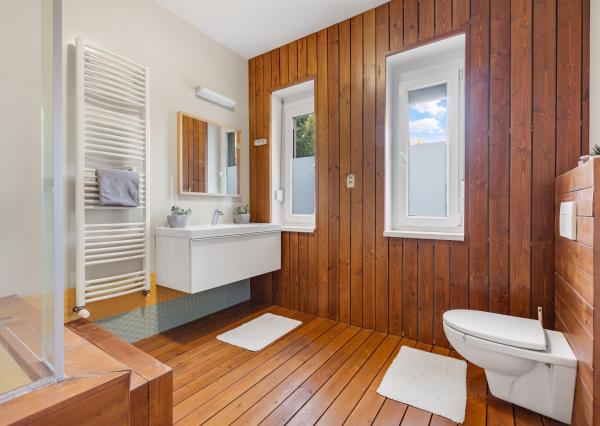 ZNÍŽENÁ CENA!!! SENEC – NA PREDAJ atraktívny, viacgeneračný 6 izbový rodinný dom s priestranným podnikateľským priestorom – polyfunkcia, v lukratívnej a vyhľadávanej časti mesta.