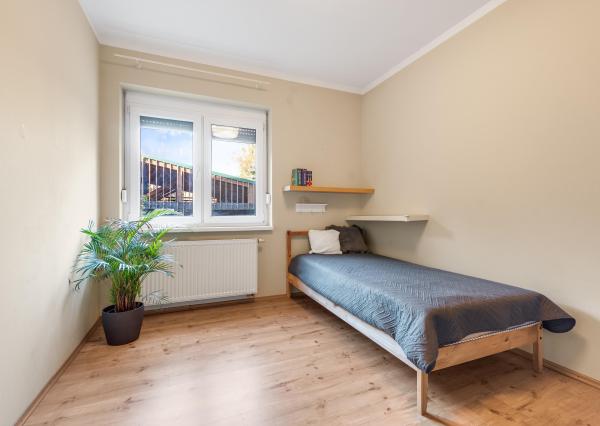 ZNÍŽENÁ CENA!!! SENEC – NA PREDAJ atraktívny, viacgeneračný 6 izbový rodinný dom s priestranným podnikateľským priestorom – polyfunkcia, v lukratívnej a vyhľadávanej časti mesta.