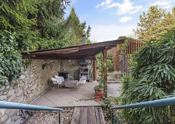 ZNÍŽENÁ CENA!!! SENEC – NA PREDAJ atraktívny, viacgeneračný 6 izbový rodinný dom s priestranným podnikateľským priestorom – polyfunkcia, v lukratívnej a vyhľadávanej časti mesta.