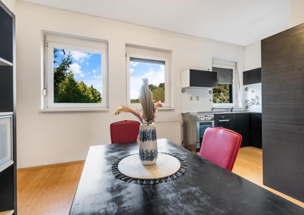 ZNÍŽENÁ CENA!!! SENEC – NA PREDAJ atraktívny, viacgeneračný 6 izbový rodinný dom s priestranným podnikateľským priestorom – polyfunkcia, v lukratívnej a vyhľadávanej časti mesta.