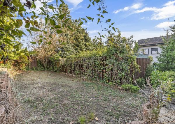 ZNÍŽENÁ CENA!!! SENEC – NA PREDAJ atraktívny, viacgeneračný 6 izbový rodinný dom s priestranným podnikateľským priestorom – polyfunkcia, v lukratívnej a vyhľadávanej časti mesta.