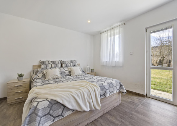 REZERVOVANÉ JELKA, okr. Galanta - NA PREDAJ samostatný rodinný dom s veľkou perspektívou