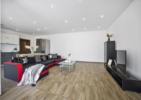 REZERVOVANÉ JELKA, okr. Galanta - NA PREDAJ samostatný rodinný dom s veľkou perspektívou