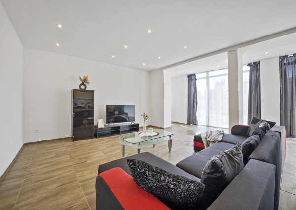 REZERVOVANÉ JELKA, okr. Galanta - NA PREDAJ samostatný rodinný dom s veľkou perspektívou