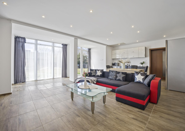 REZERVOVANÉ JELKA, okr. Galanta - NA PREDAJ samostatný rodinný dom s veľkou perspektívou