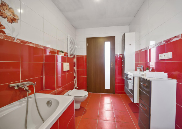 REZERVOVANÉ JELKA, okr. Galanta - NA PREDAJ samostatný rodinný dom s veľkou perspektívou