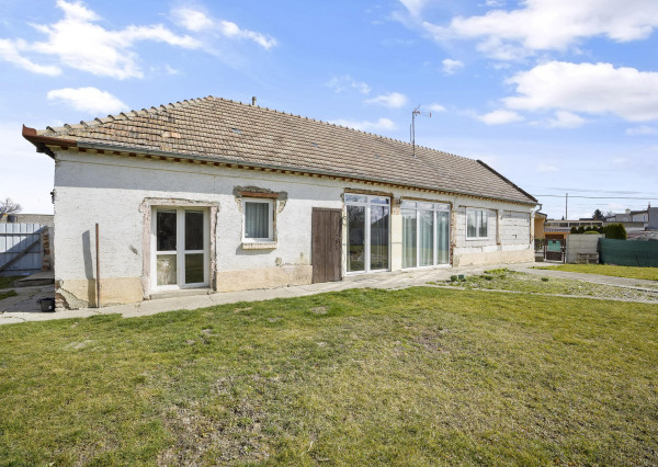 REZERVOVANÉ JELKA, okr. Galanta - NA PREDAJ samostatný rodinný dom s veľkou perspektívou