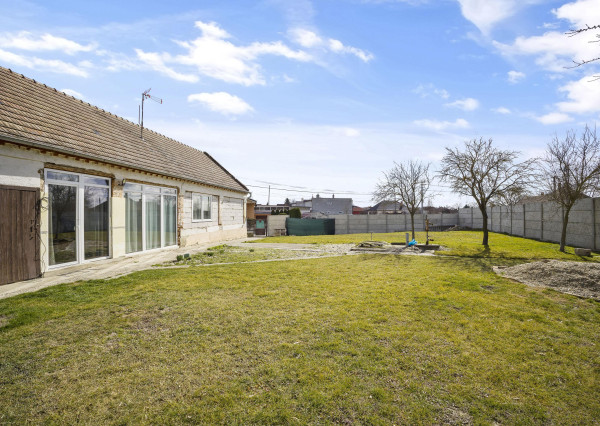 REZERVOVANÉ JELKA, okr. Galanta - NA PREDAJ samostatný rodinný dom s veľkou perspektívou