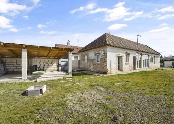 REZERVOVANÉ JELKA, okr. Galanta - NA PREDAJ samostatný rodinný dom s veľkou perspektívou