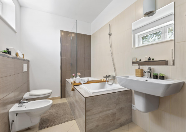 SENEC- NA PREDAJ 4.izb. RD, Slnečné jazerá JUH