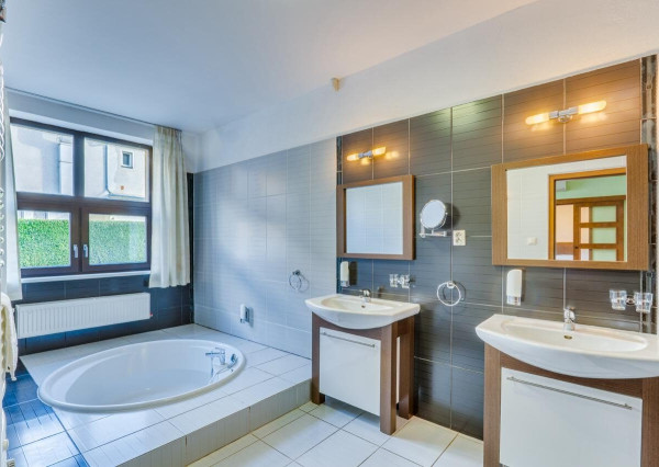 NA PREDAJ -EXLUZÍVNA INVESTIČNÁ PRÍLEŽITOSŤ V SRDCI  SLNEČNÝCH JAZIER