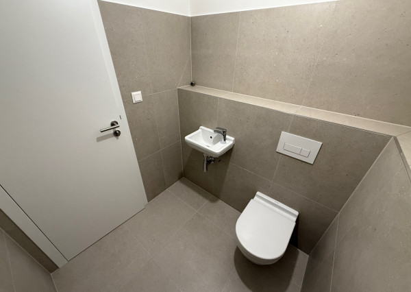METROPOLIS na PREDAJ moderný 2-izbový apartmán, Bottova ul., Bratislava – Staré Mesto