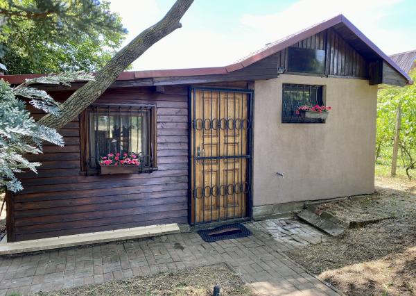 Nová nižšia cena!!! Wealth Group, s.r.o. ponúka exkluzívne na predaj rekreačnú chatu v obci Trávnica.