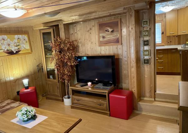 Nová nižšia cena!!! Wealth Group, s.r.o. ponúka exkluzívne na predaj rekreačnú chatu v obci Trávnica.