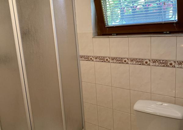 Nová nižšia cena!!! Wealth Group, s.r.o. ponúka exkluzívne na predaj rekreačnú chatu v obci Trávnica.