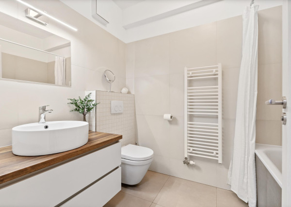 Na predaj 2-izbový byt s nadštandartnou výmerou a s vlastným parkovacím státim