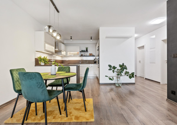 Na predaj 2-izbový byt s nadštandartnou výmerou a s vlastným parkovacím státim