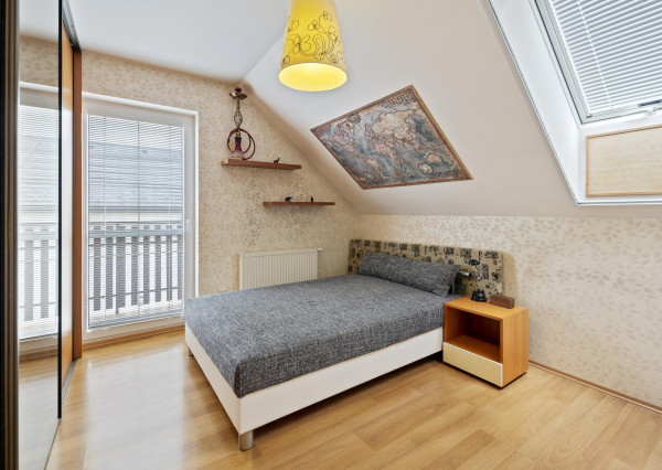 Priestranný  5-izbový rodinný dom s garážou a krásnym pozemkom na predaj, Senec