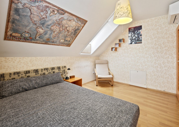 Priestranný  5-izbový rodinný dom s garážou a krásnym pozemkom na predaj, Senec