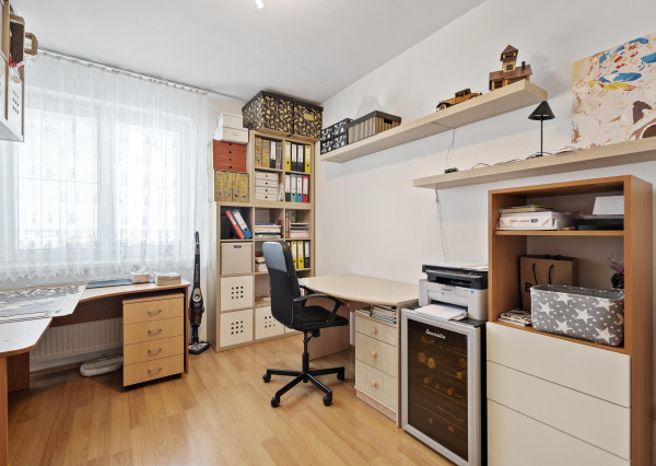 Priestranný  5-izbový rodinný dom s garážou a krásnym pozemkom na predaj, Senec