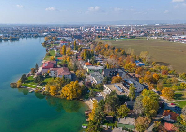 NA PREDAJ -EXLUZÍVNA INVESTIČNÁ PRÍLEŽITOSŤ V SRDCI  SLNEČNÝCH JAZIER