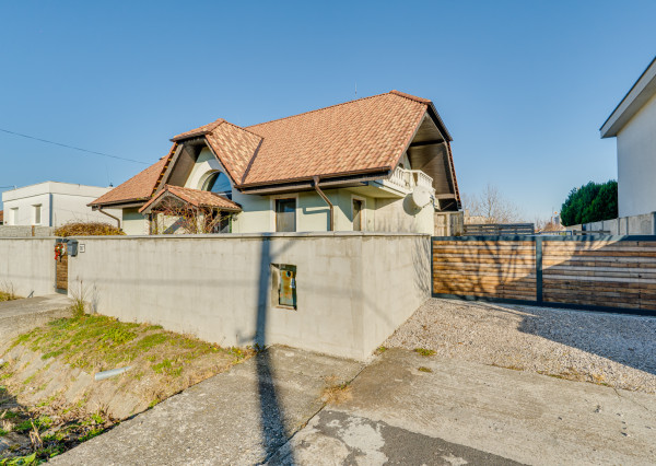 REZERVOVANÉ 5-izbový Rodinný Dom Na predaj - Trstice