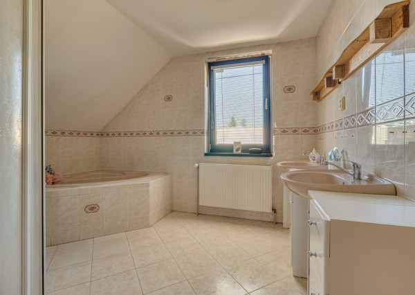 REZERVOVANÉ 5-izbový Rodinný Dom Na predaj - Trstice