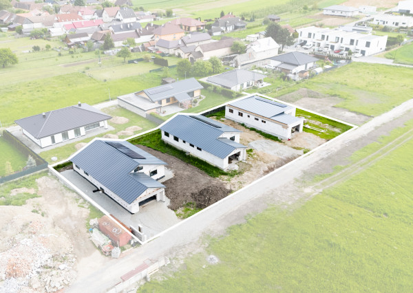 Na predaj 3 moderné nízkoenergetické rodinné domy v obci Valča