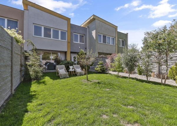 SENEC- NA PREDAJ 4.izb. RD, Slnečné jazerá JUH