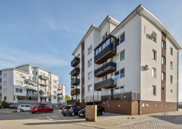 Krásny moderný 2-izbový byt v novostavbe s parkovacím státim na predaj – Slovenský Grob