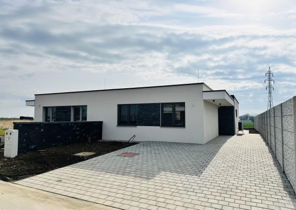 REZERVOVANÉ - Na predaj moderný 4-izbový rodinný dom s tepelným čerpadlom v obci Jablonec