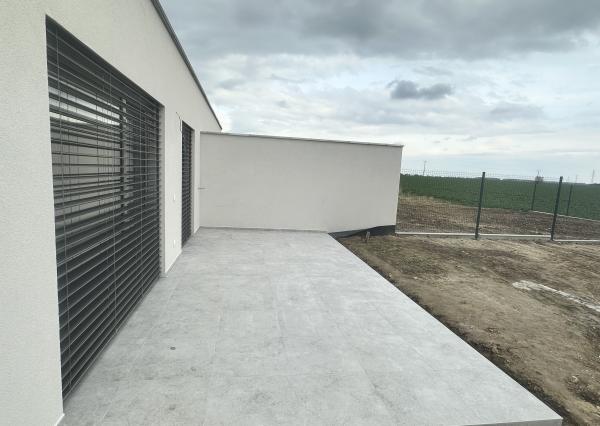 REZERVOVANÉ - Na predaj moderný 4-izbový rodinný dom s tepelným čerpadlom v obci Jablonec