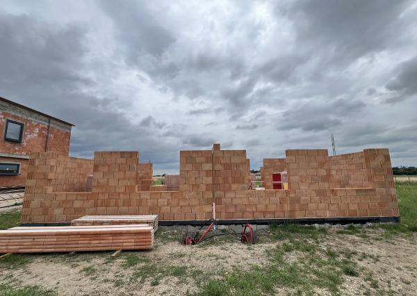 REZERVOVANÉ - Na predaj moderný 4-izbový rodinný dom s tepelným čerpadlom v obci Jablonec
