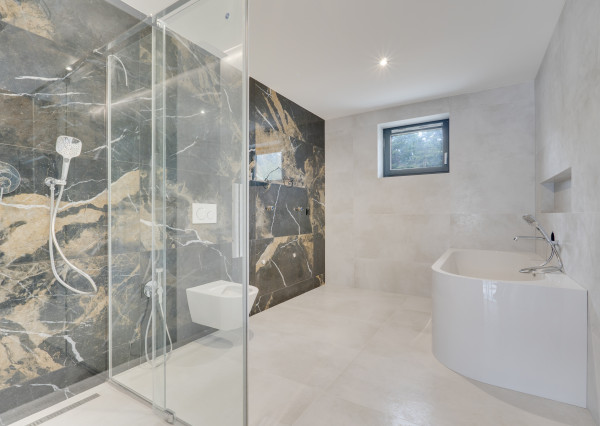 Na predaj 3 moderné nízkoenergetické rodinné domy v obci Valča