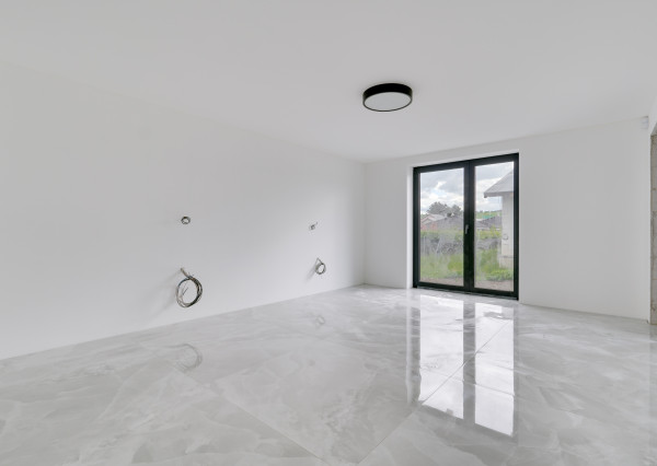 Na predaj 3 moderné nízkoenergetické rodinné domy v obci Valča