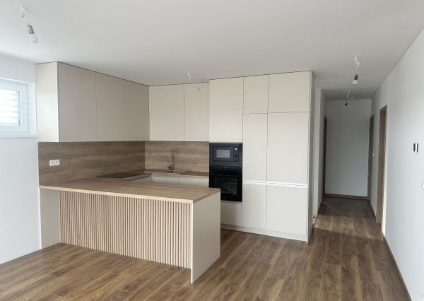 Na predaj moderný 4-izbový rodinný dom s tepelným čerpadlom v obci Jablonec