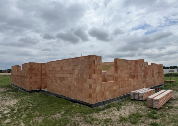 Na predaj moderný 4-izbový rodinný dom s tepelným čerpadlom v obci Jablonec