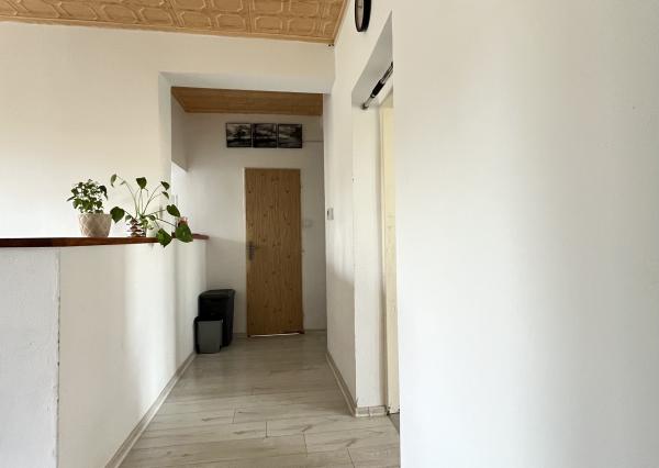 Wealth Group | Exkluzívne ponúka 3-izbový 71,2 m2 - tehlový byt s garážou, vlastnou záhradou - Šalgočka, okr.Galanta