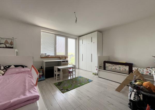 Wealth Group | Exkluzívne ponúka 3-izbový 71,2 m2 - tehlový byt s garážou, vlastnou záhradou - Šalgočka, okr.Galanta