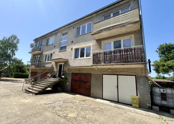 Wealth Group | Exkluzívne ponúka 3-izbový 71,2 m2 - tehlový byt s garážou, vlastnou záhradou - Šalgočka, okr.Galanta