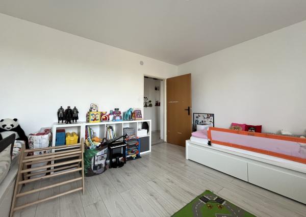 Wealth Group | Exkluzívne ponúka 3-izbový 71,2 m2 - tehlový byt s garážou, vlastnou záhradou - Šalgočka, okr.Galanta