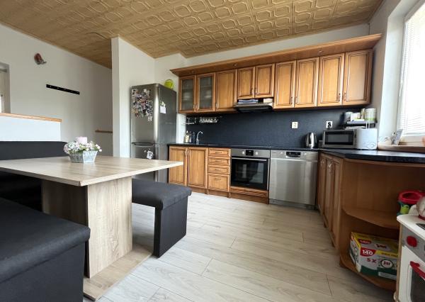 Wealth Group | Exkluzívne ponúka 3-izbový 71,2 m2 - tehlový byt s garážou, vlastnou záhradou - Šalgočka, okr.Galanta